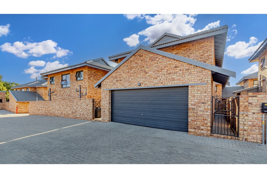 3 Bedroom Property for Sale in Ruimsig Gauteng