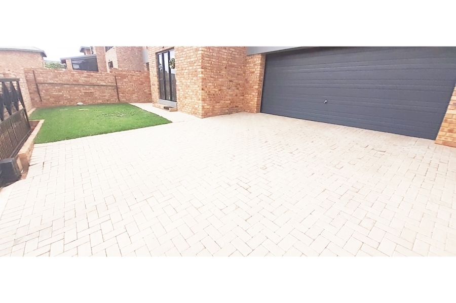 4 Bedroom Property for Sale in Ruimsig Gauteng
