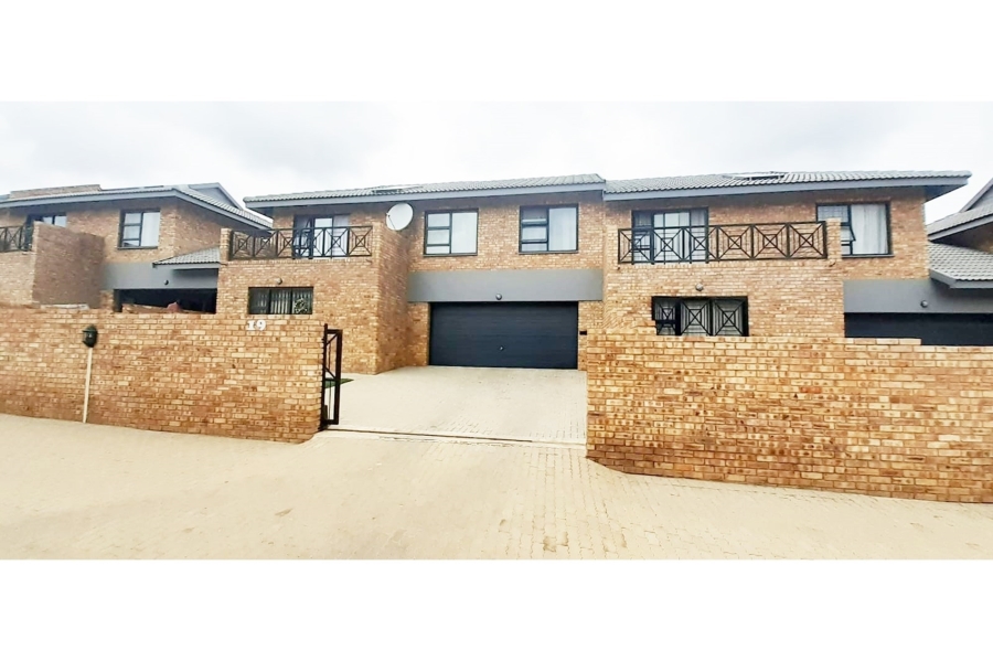 4 Bedroom Property for Sale in Ruimsig Gauteng