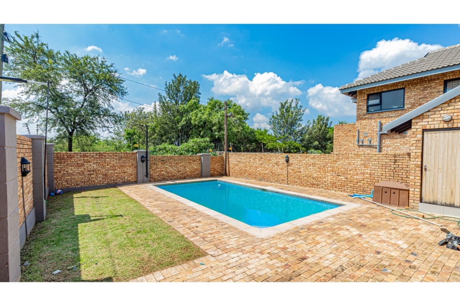 4 Bedroom Property for Sale in Ruimsig Gauteng