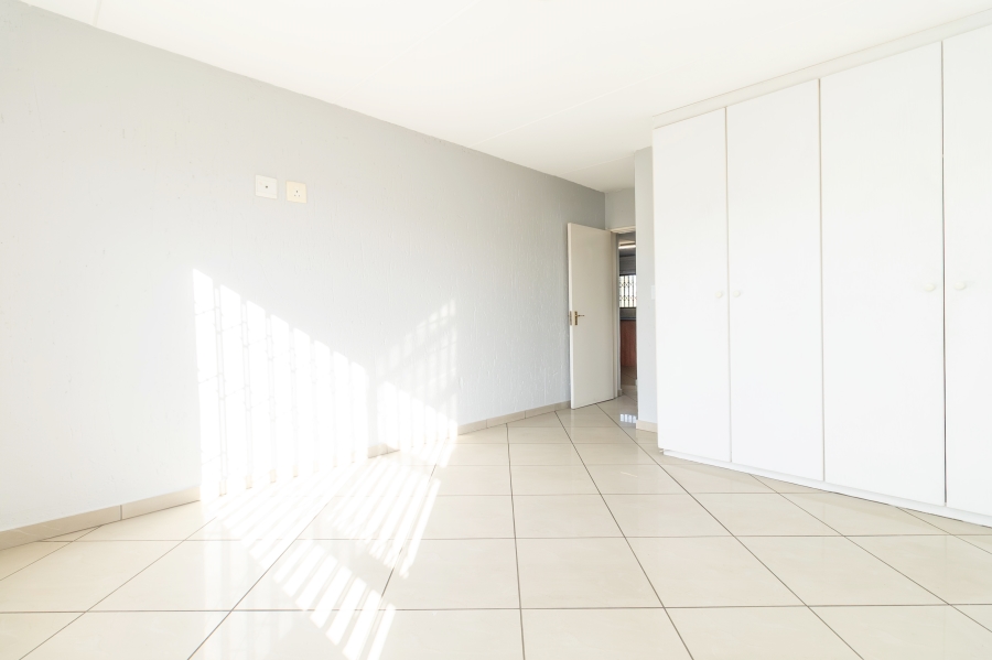 2 Bedroom Property for Sale in Sunninghill Gauteng