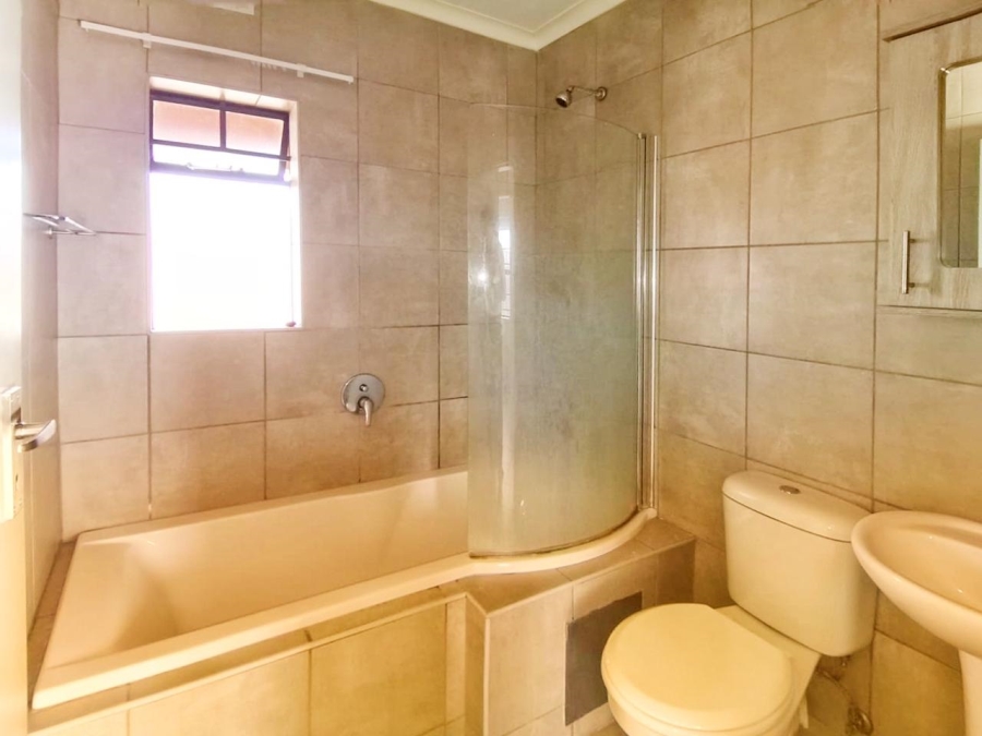 To Let 2 Bedroom Property for Rent in Montana Tuine Gauteng