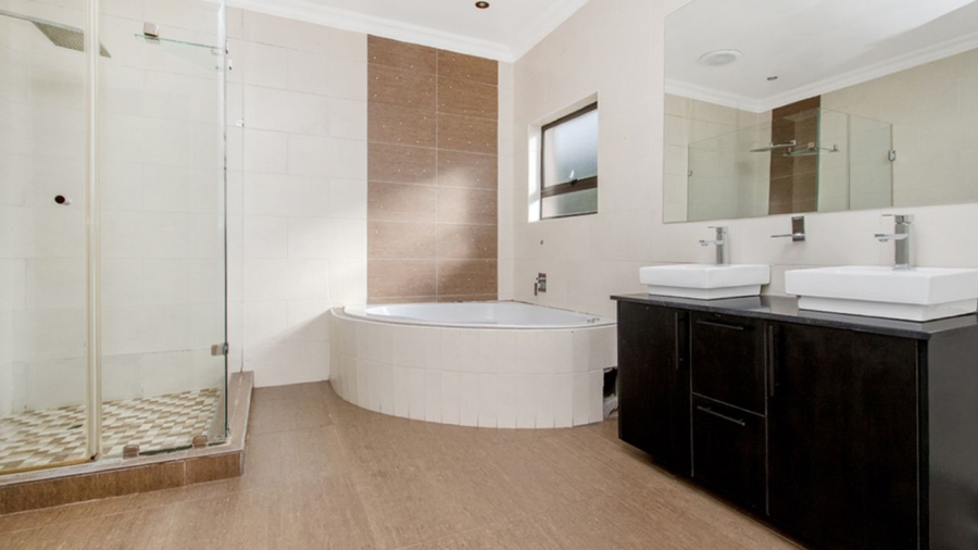 5 Bedroom Property for Sale in Carlswald North Estate Gauteng