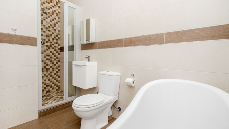 5 Bedroom Property for Sale in Carlswald North Estate Gauteng