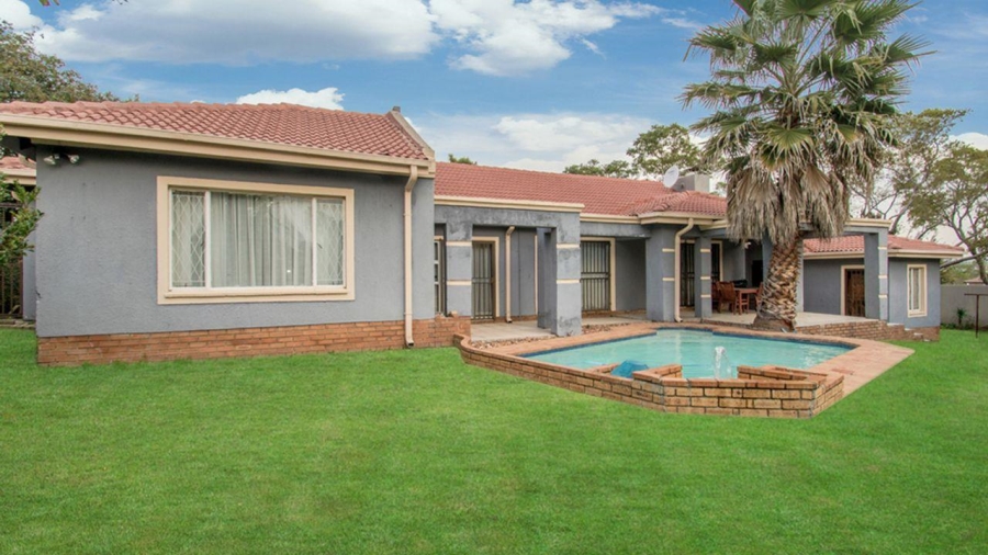5 Bedroom Property for Sale in Country View Gauteng