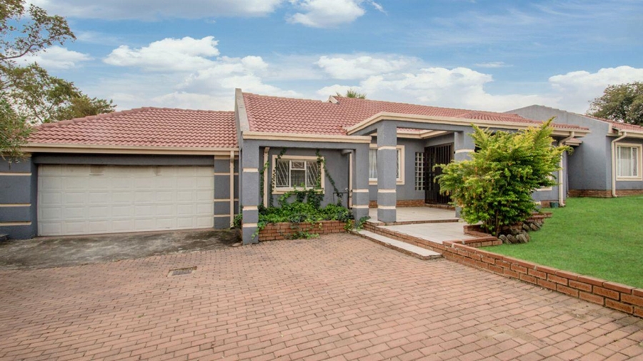 5 Bedroom Property for Sale in Country View Gauteng