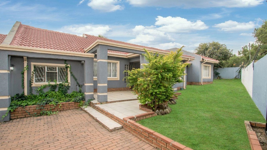 5 Bedroom Property for Sale in Country View Gauteng