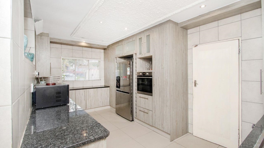 5 Bedroom Property for Sale in Country View Gauteng