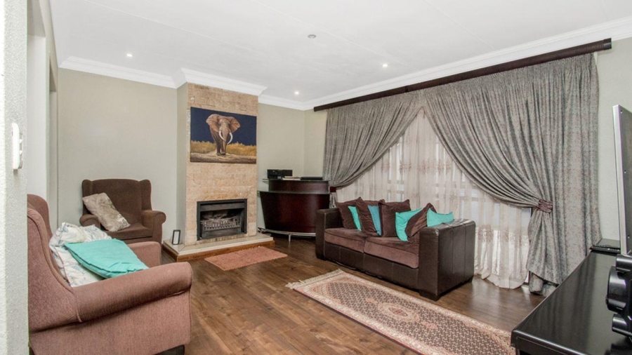 5 Bedroom Property for Sale in Country View Gauteng