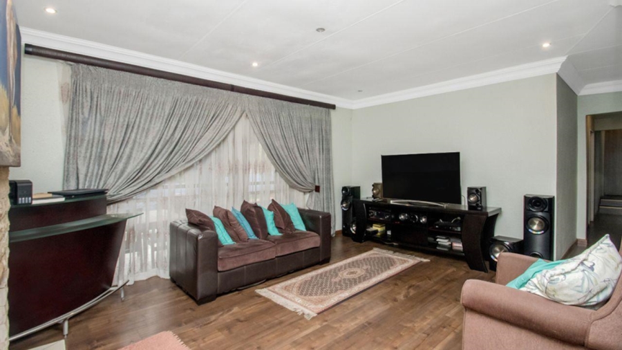 5 Bedroom Property for Sale in Country View Gauteng