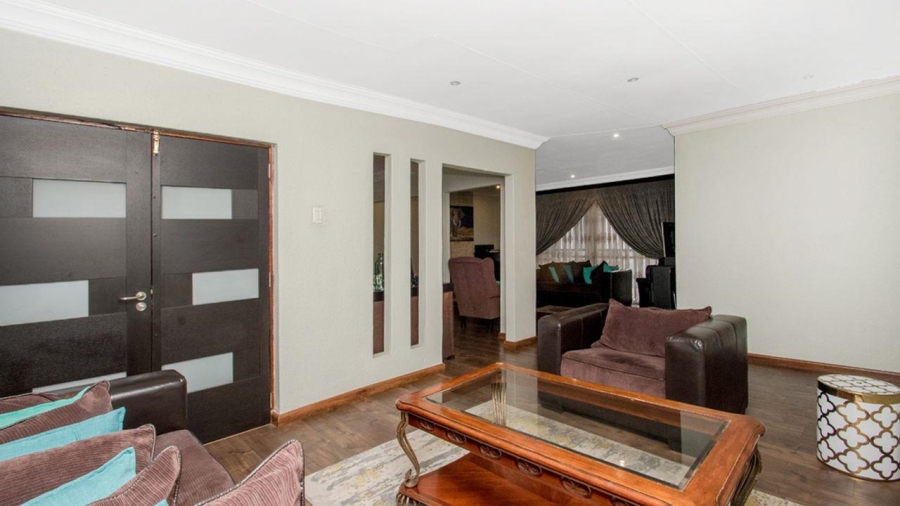 5 Bedroom Property for Sale in Country View Gauteng