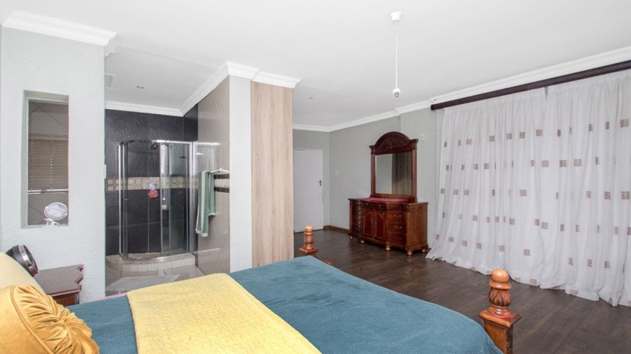 5 Bedroom Property for Sale in Country View Gauteng