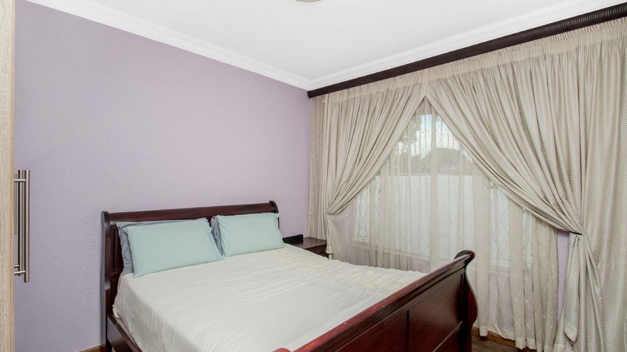 5 Bedroom Property for Sale in Country View Gauteng