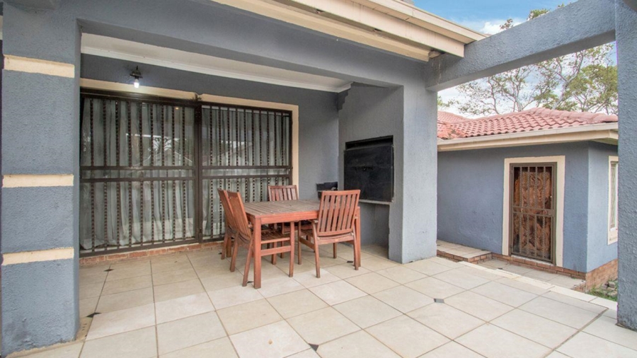 5 Bedroom Property for Sale in Country View Gauteng
