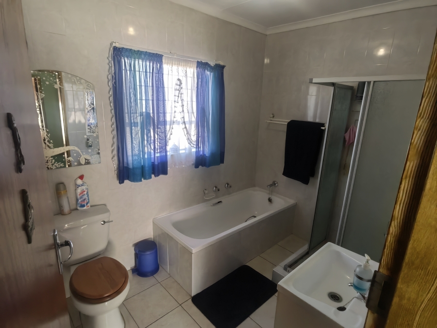 4 Bedroom Property for Sale in Ferryvale Gauteng
