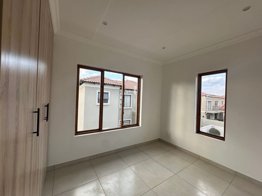 3 Bedroom Property for Sale in Monavoni Gauteng