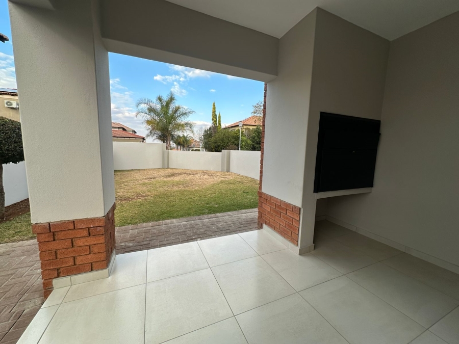 3 Bedroom Property for Sale in Monavoni Gauteng
