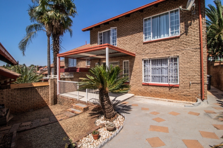 4 Bedroom Property for Sale in Moreleta Park Gauteng