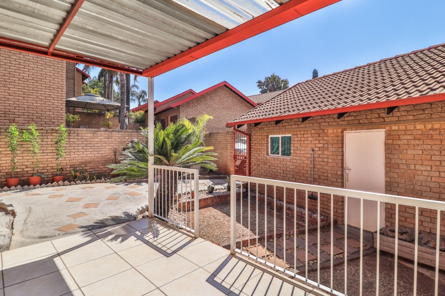 4 Bedroom Property for Sale in Moreleta Park Gauteng