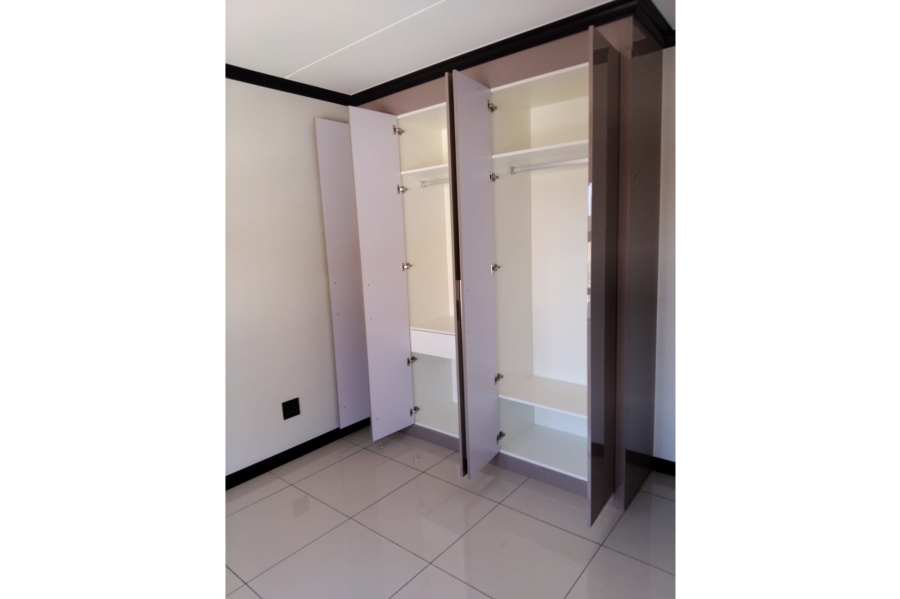 To Let 2 Bedroom Property for Rent in Blue Hills Gauteng