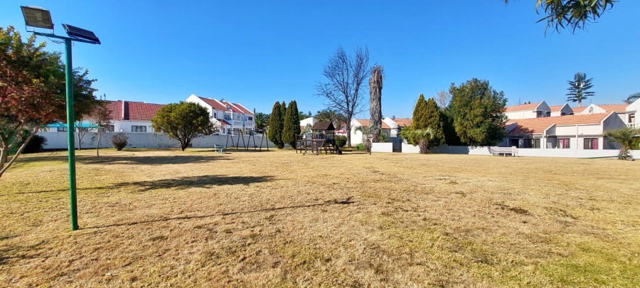 2 Bedroom Property for Sale in Halfway Gardens Gauteng