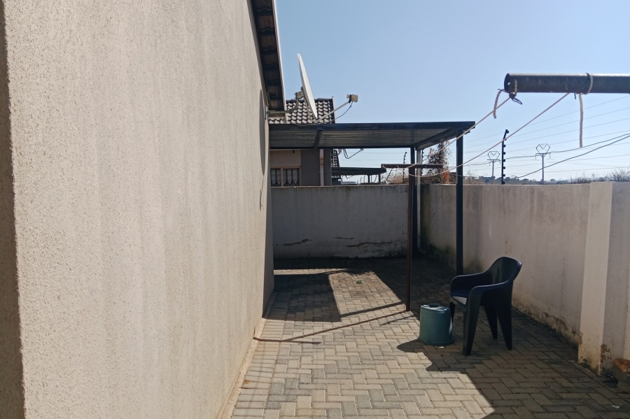3 Bedroom Property for Sale in Rosslyn Gauteng