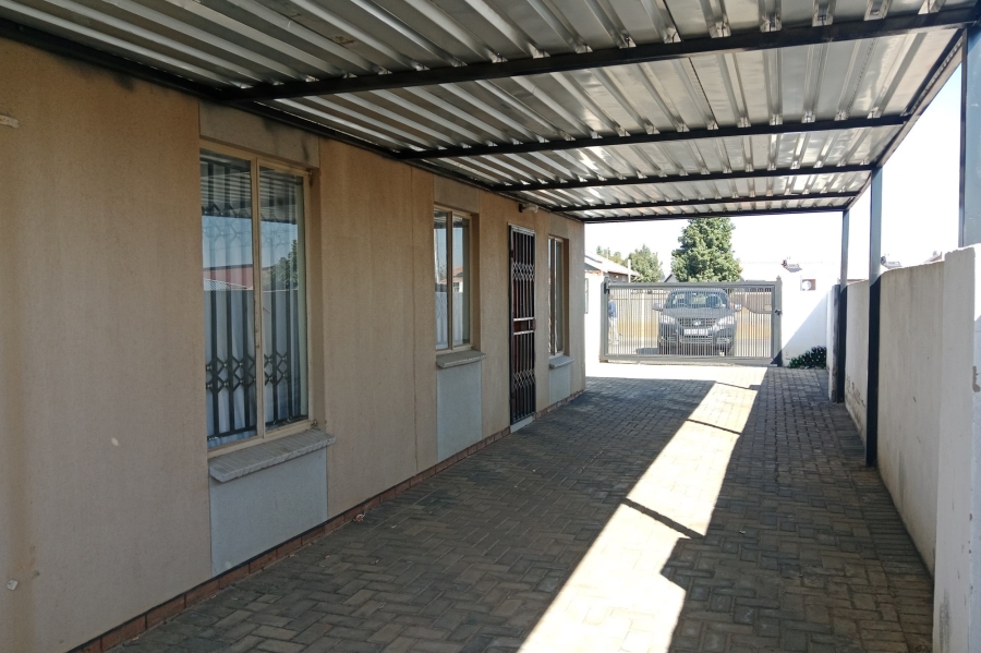 3 Bedroom Property for Sale in Rosslyn Gauteng