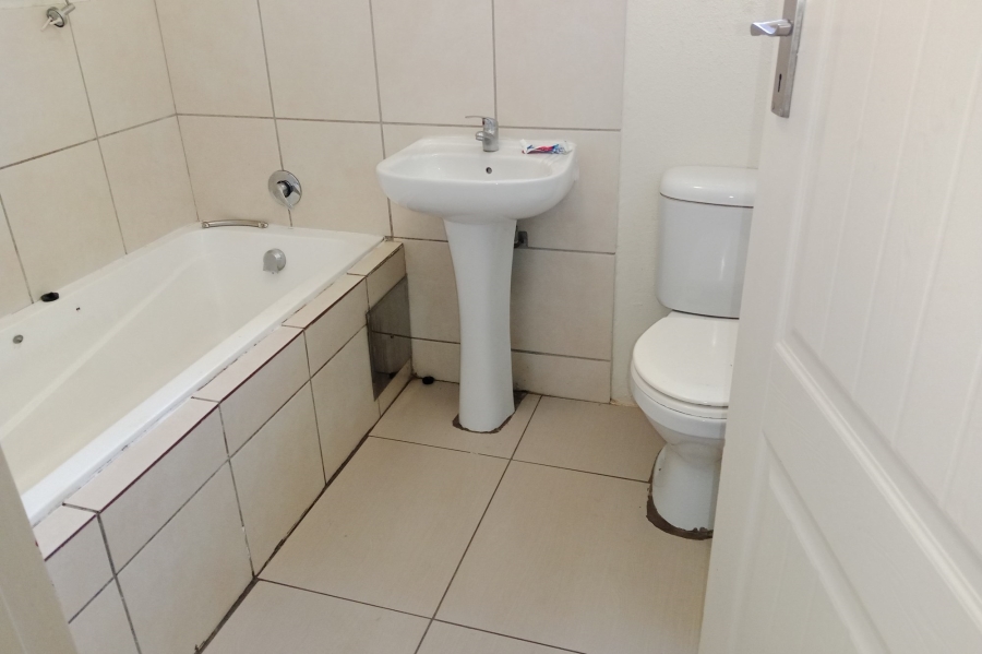 3 Bedroom Property for Sale in Rosslyn Gauteng
