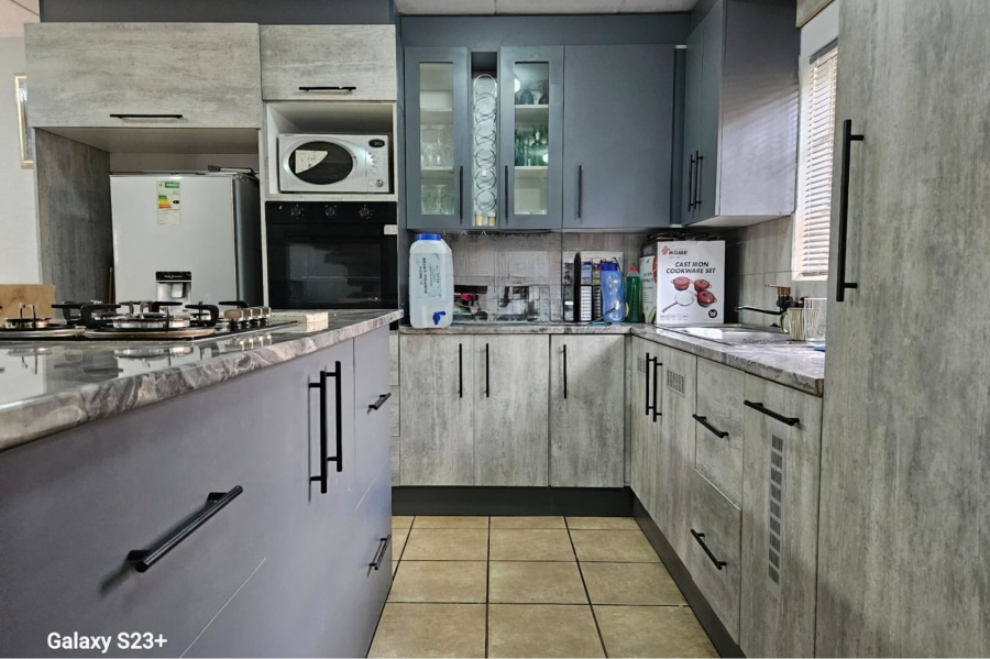3 Bedroom Property for Sale in Annlin Gauteng