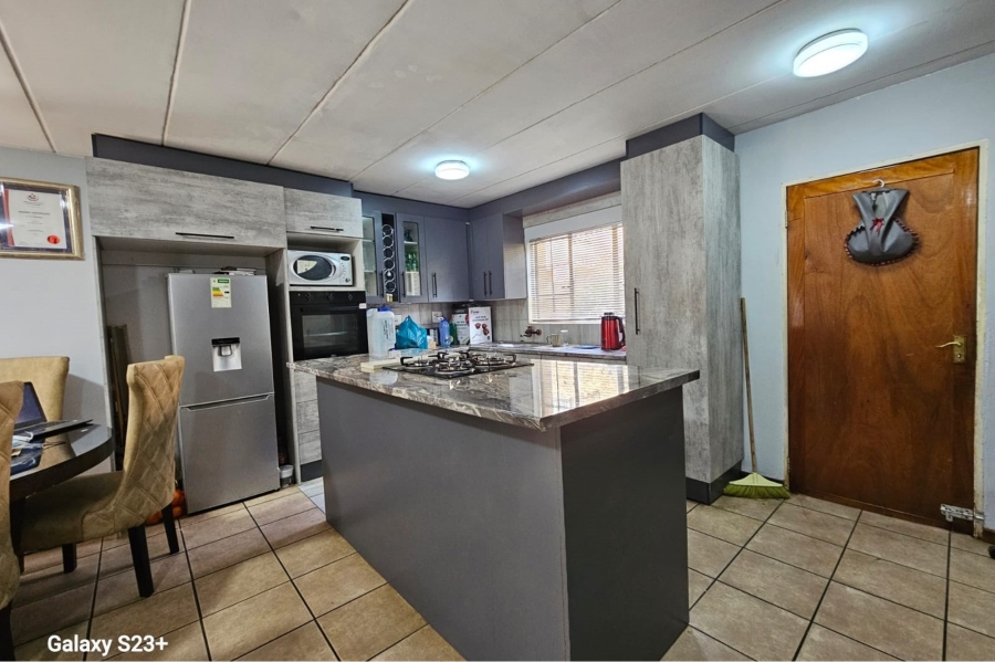 3 Bedroom Property for Sale in Annlin Gauteng