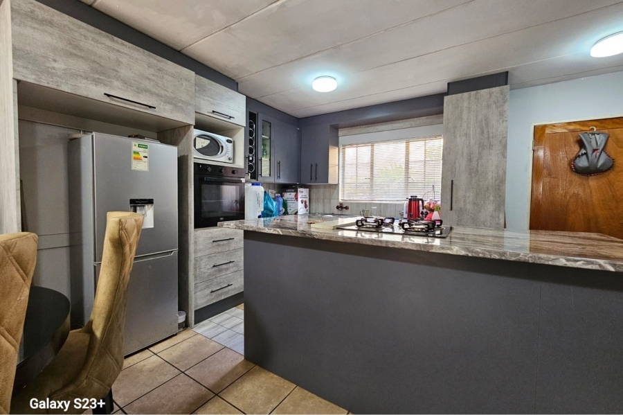3 Bedroom Property for Sale in Annlin Gauteng
