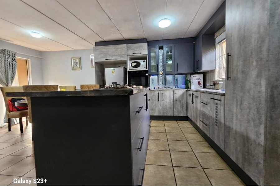 3 Bedroom Property for Sale in Annlin Gauteng