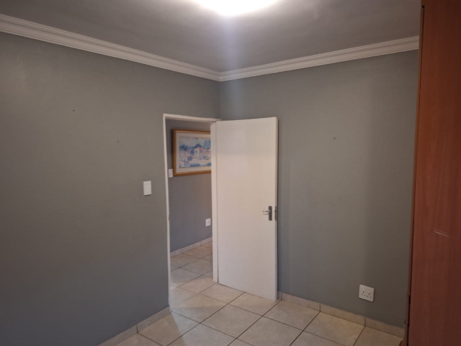 To Let 2 Bedroom Property for Rent in Primrose Hill Gauteng