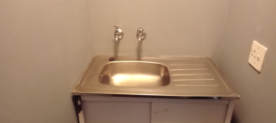 To Let commercial Property for Rent in Benrose Gauteng