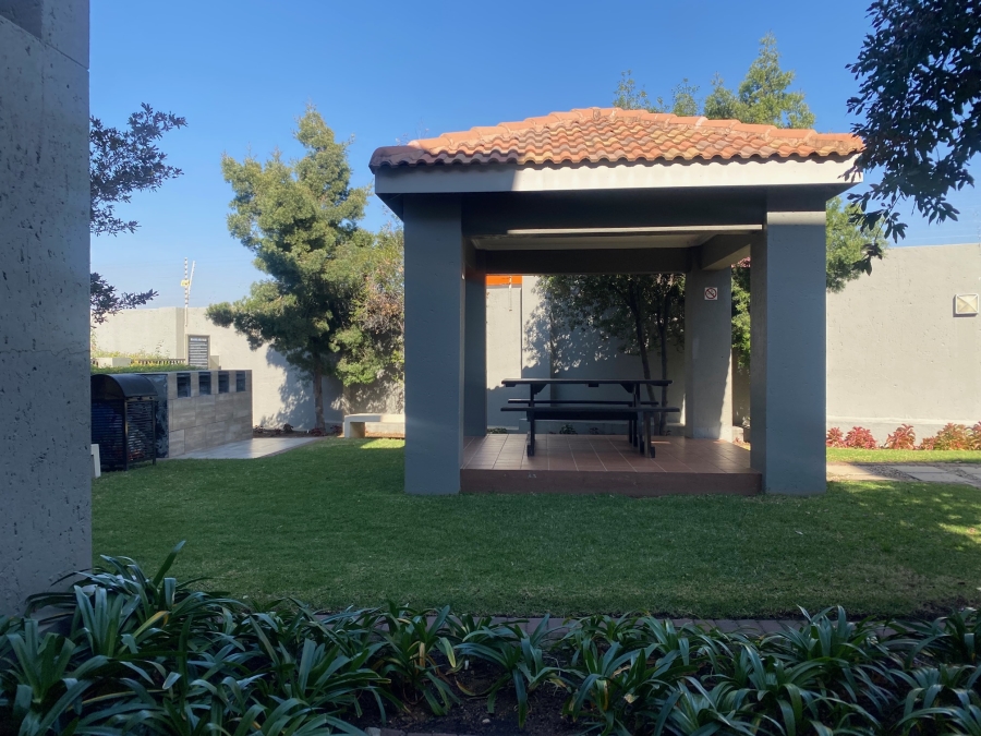 To Let 1 Bedroom Property for Rent in Fourways Gauteng