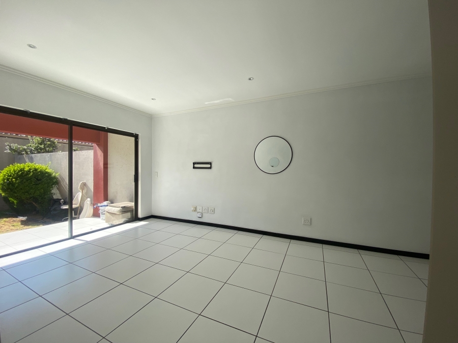 To Let 1 Bedroom Property for Rent in Fourways Gauteng