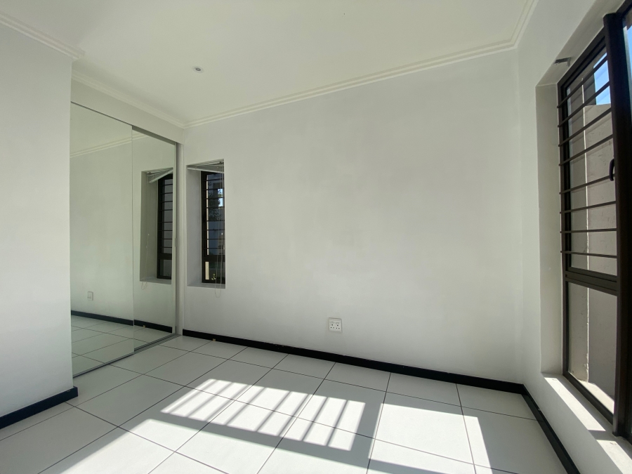 To Let 1 Bedroom Property for Rent in Fourways Gauteng