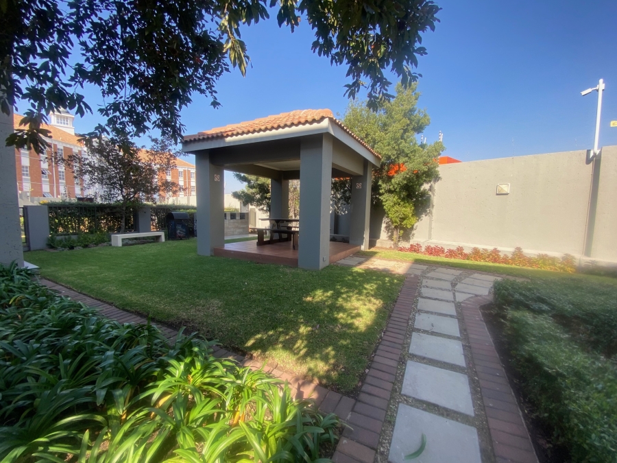 To Let 1 Bedroom Property for Rent in Fourways Gauteng
