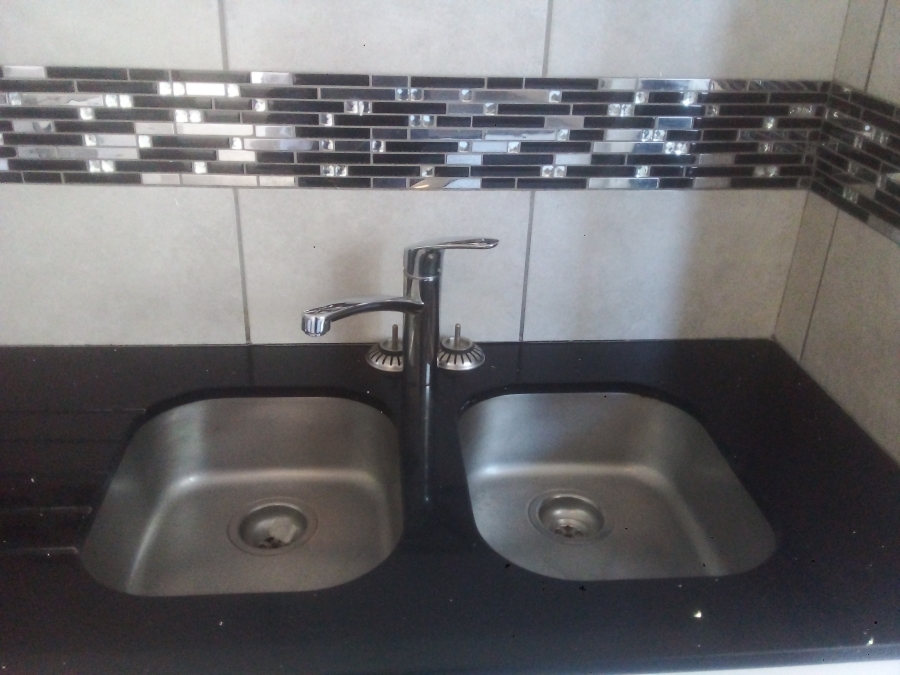To Let 2 Bedroom Property for Rent in Edenburg Gauteng