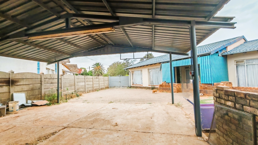 4 Bedroom Property for Sale in Sonland Park Gauteng