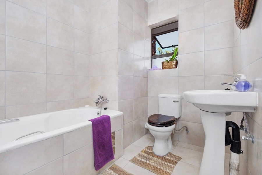 To Let 2 Bedroom Property for Rent in Birch Acres Gauteng