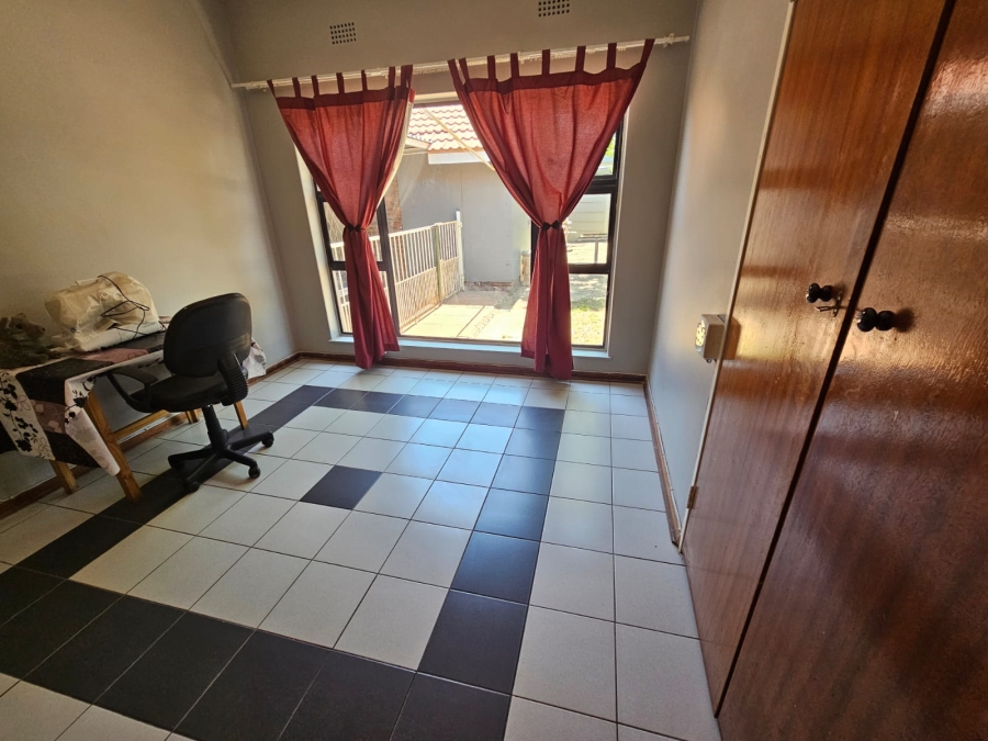 3 Bedroom Property for Sale in Verwoerdpark Gauteng