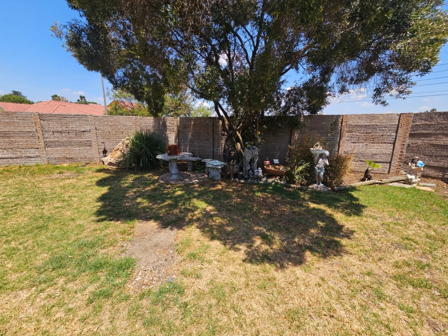 3 Bedroom Property for Sale in Verwoerdpark Gauteng