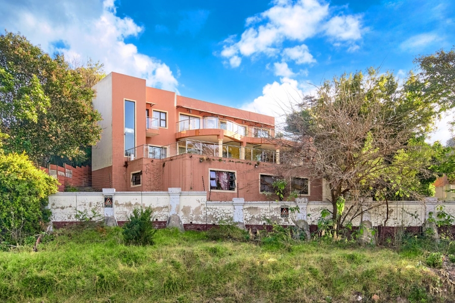 5 Bedroom Property for Sale in Kloofendal Gauteng