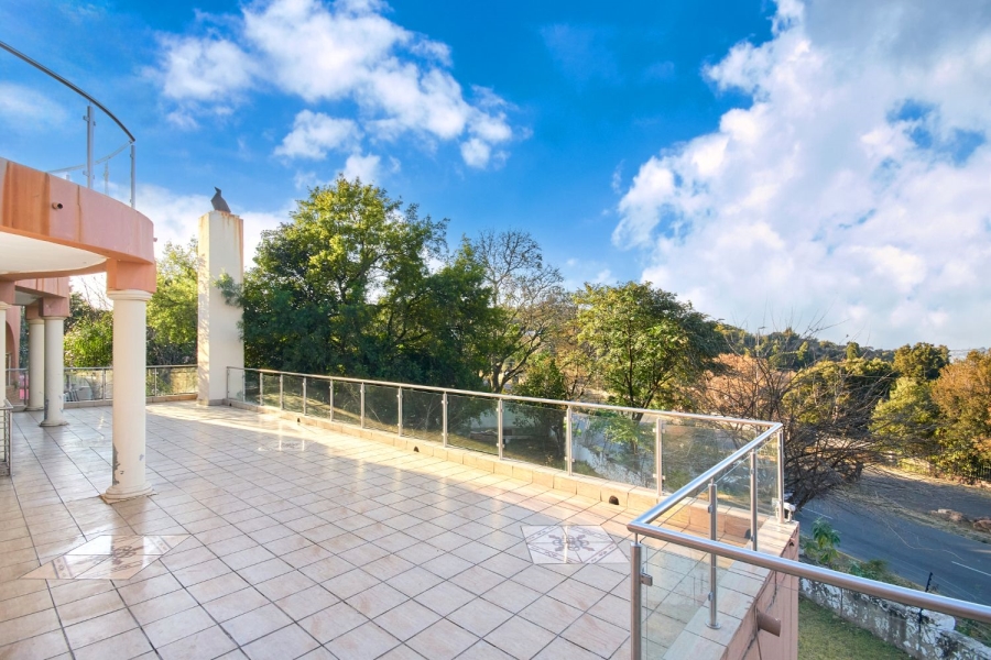 5 Bedroom Property for Sale in Kloofendal Gauteng