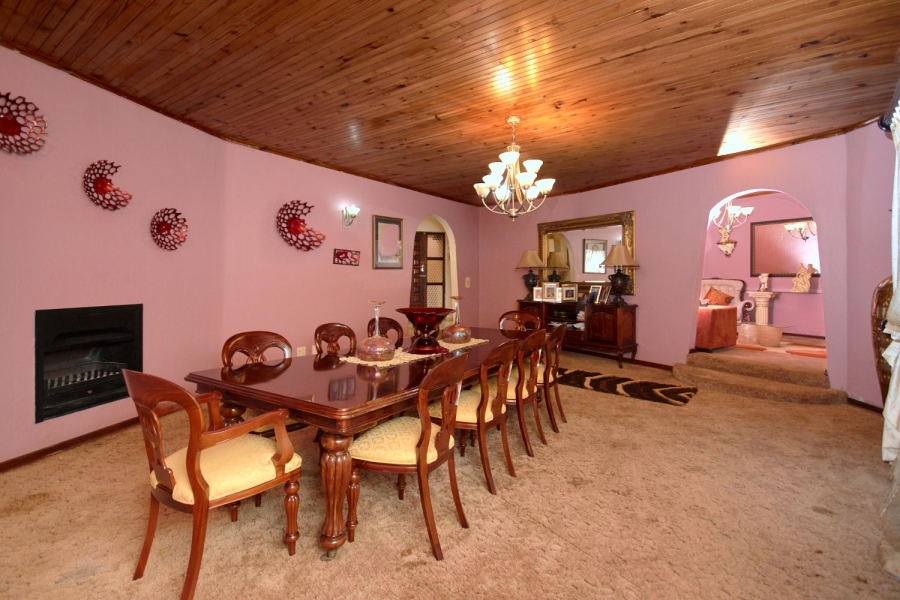 5 Bedroom Property for Sale in Kloofendal Gauteng