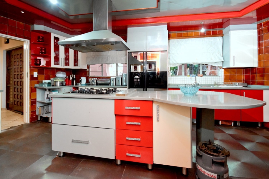 5 Bedroom Property for Sale in Kloofendal Gauteng