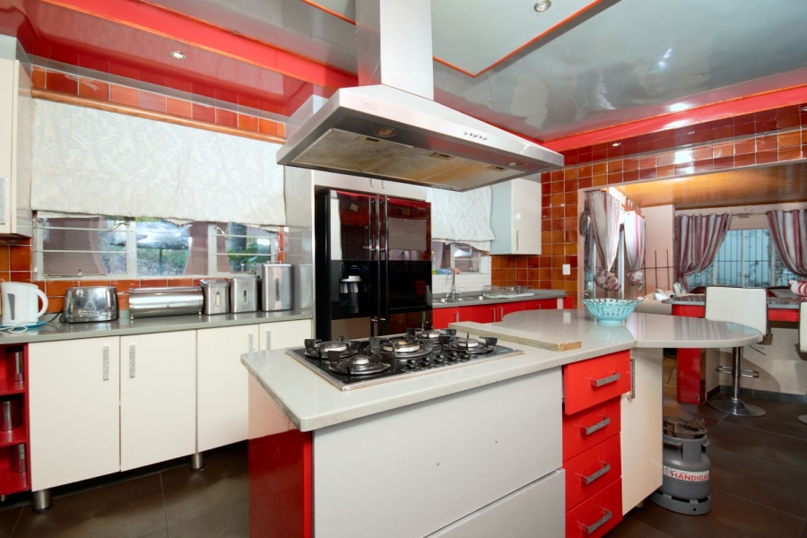 5 Bedroom Property for Sale in Kloofendal Gauteng