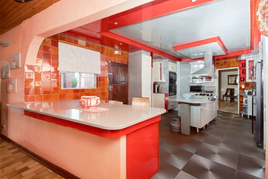 5 Bedroom Property for Sale in Kloofendal Gauteng