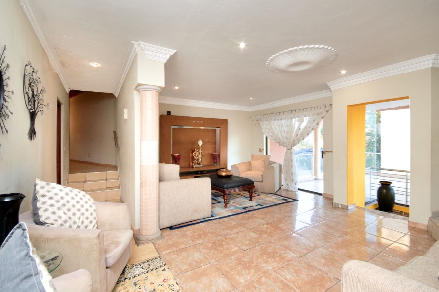 5 Bedroom Property for Sale in Kloofendal Gauteng